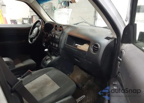 2014 Jeep Patriot Latitude z USA, uszkodzony, nr VIN 1C4NJRFB8ED792799